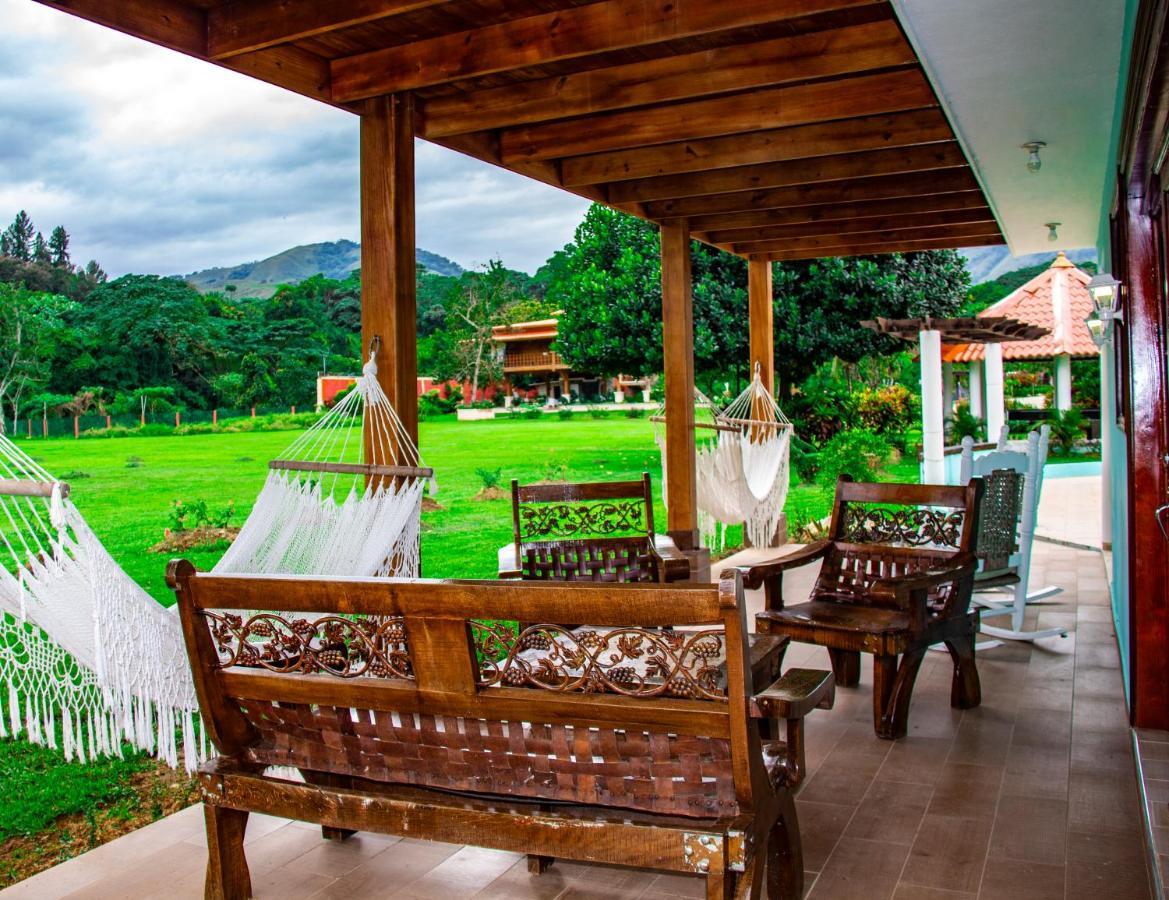 Deluxe Suites Guacamayos - Eco-Lodge & Swimming Pool Bonao 외부 사진